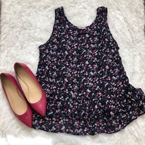Flower sleeveless shirt